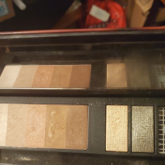 Mascara, highlighter and eyeshadow bundle - Picture 9 of 15